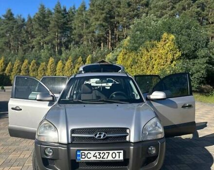 Серый Хендай Туксон, объемом двигателя 1.99 л и пробегом 255 тыс. км за 5800 $, фото 9 на Automoto.ua