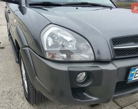 Серый Хендай Туксон, объемом двигателя 1.98 л и пробегом 177 тыс. км за 8200 $, фото 16 на Automoto.ua