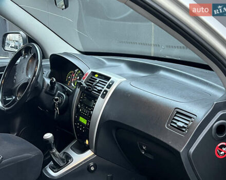 Хендай Туксон 2008 в Киеве на Automoto.ua Серый Хендай Туксон, объемом двигателя 2 л и пробегом 187 тыс. км за 7250 $, фото 54 на Automoto.ua