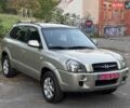 Серый Хендай Туксон, объемом двигателя 2 л и пробегом 230 тыс. км за 8499 $, фото 3 на Automoto.ua