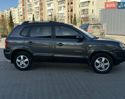 Сірий Хендай Туксон, об'ємом двигуна 1.98 л та пробігом 280 тис. км за 7300 $, фото 6 на Automoto.ua