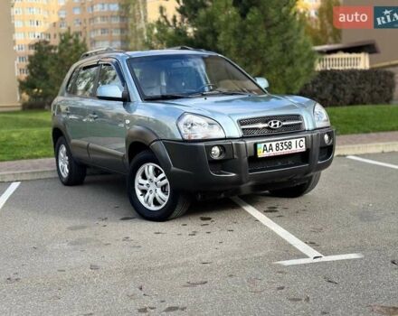 Серый Хендай Туксон, объемом двигателя 2 л и пробегом 48 тыс. км за 11800 $, фото 6 на Automoto.ua