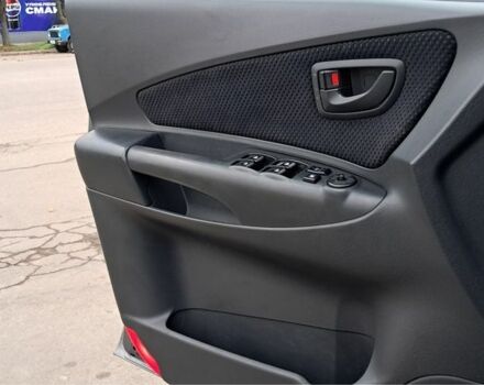 Серый Хендай Туксон, объемом двигателя 2 л и пробегом 95 тыс. км за 8800 $, фото 16 на Automoto.ua