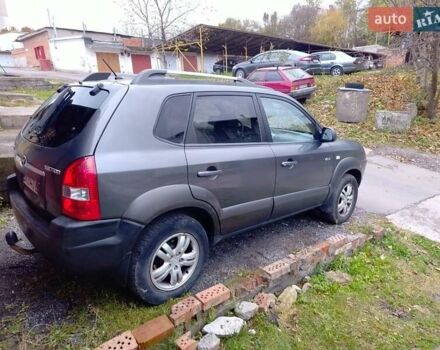 Серый Хендай Туксон, объемом двигателя 1.98 л и пробегом 247 тыс. км за 6200 $, фото 8 на Automoto.ua
