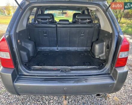 Серый Хендай Туксон, объемом двигателя 1.98 л и пробегом 220 тыс. км за 8500 $, фото 10 на Automoto.ua