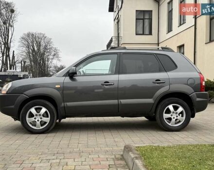 Сірий Хендай Туксон, об'ємом двигуна 2 л та пробігом 187 тис. км за 7700 $, фото 23 на Automoto.ua