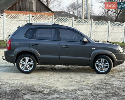 Сірий Хендай Туксон, об'ємом двигуна 1.98 л та пробігом 220 тис. км за 8200 $, фото 9 на Automoto.ua