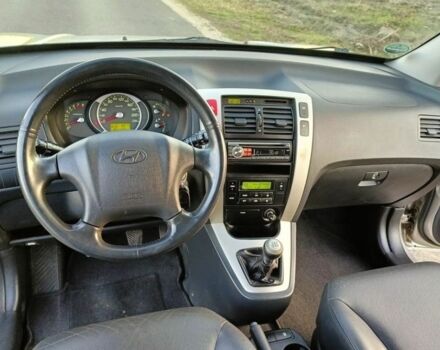 Серый Хендай Туксон, объемом двигателя 2 л и пробегом 234 тыс. км за 2149 $, фото 5 на Automoto.ua