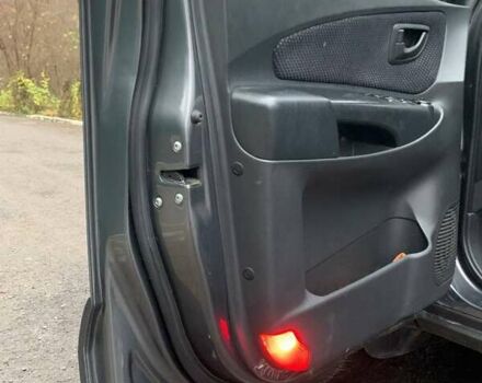 Сірий Хендай Туксон, об'ємом двигуна 1.98 л та пробігом 170 тис. км за 8800 $, фото 6 на Automoto.ua