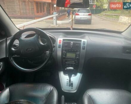 Сірий Хендай Туксон, об'ємом двигуна 1.98 л та пробігом 190 тис. км за 8800 $, фото 12 на Automoto.ua