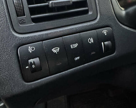 Серый Хендай Туксон, объемом двигателя 1.98 л и пробегом 246 тыс. км за 7500 $, фото 23 на Automoto.ua