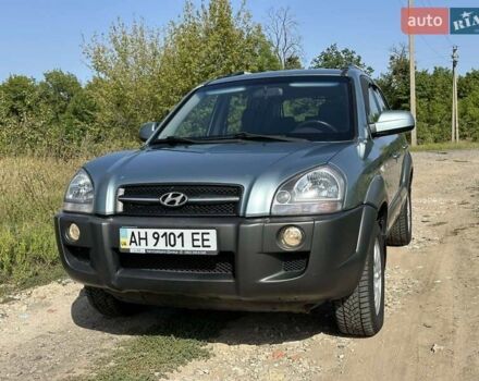 Сірий Хендай Туксон, об'ємом двигуна 1.98 л та пробігом 161 тис. км за 8900 $, фото 27 на Automoto.ua