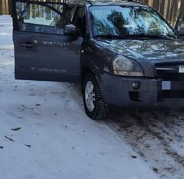 Сірий Хендай Туксон, об'ємом двигуна 1.98 л та пробігом 227 тис. км за 8600 $, фото 3 на Automoto.ua