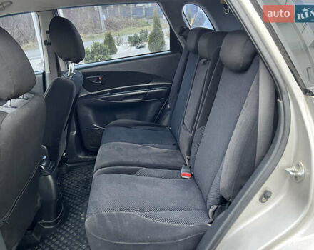 Серый Хендай Туксон, объемом двигателя 2 л и пробегом 176 тыс. км за 8300 $, фото 28 на Automoto.ua