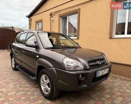 Хендай Туксон 2008 в Миргороде на Automoto.ua Серый Хендай Туксон, объемом двигателя 1.98 л и пробегом 177 тыс. км за 7950 $, фото 15 на Automoto.ua