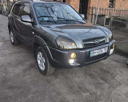 Серый Хендай Туксон, объемом двигателя 2 л и пробегом 197 тыс. км за 8700 $, фото 2 на Automoto.ua