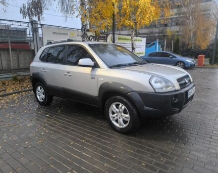 Сірий Хендай Туксон, об'ємом двигуна 2 л та пробігом 215 тис. км за 7750 $, фото 1 на Automoto.ua