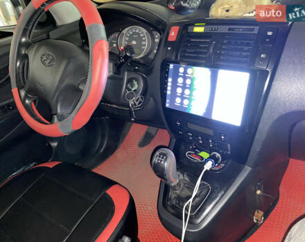 Сірий Хендай Туксон, об'ємом двигуна 2.02 л та пробігом 226 тис. км за 9200 $, фото 11 на Automoto.ua