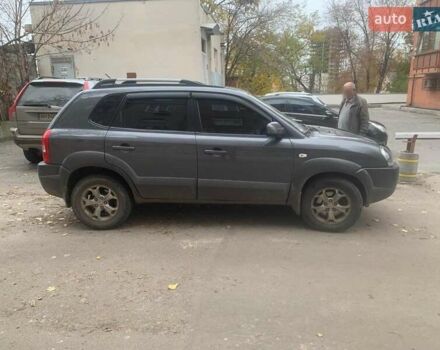 Сірий Хендай Туксон, об'ємом двигуна 1.98 л та пробігом 190 тис. км за 8800 $, фото 2 на Automoto.ua