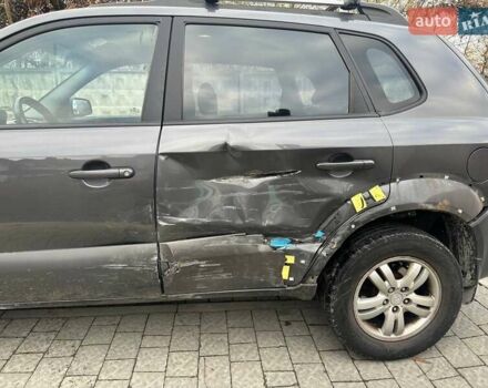 Сірий Хендай Туксон, об'ємом двигуна 1.99 л та пробігом 221 тис. км за 6000 $, фото 2 на Automoto.ua