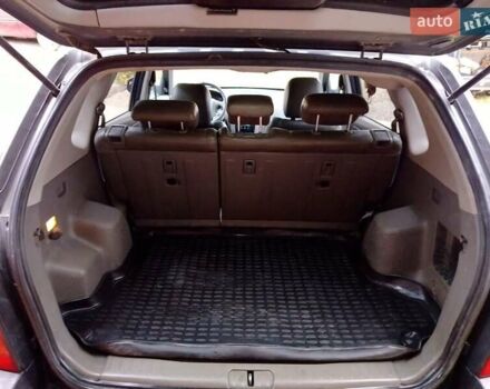 Серый Хендай Туксон, объемом двигателя 1.98 л и пробегом 247 тыс. км за 6200 $, фото 2 на Automoto.ua