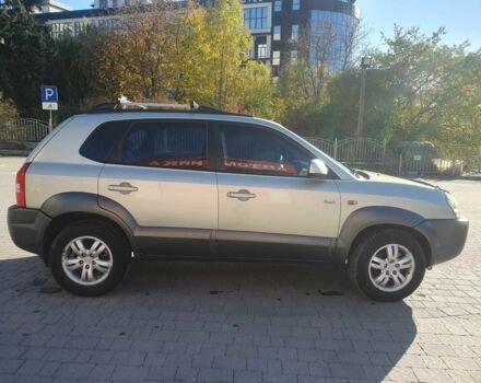 Хендай Туксон 2008 у Тернополі на Automoto.ua Сірий Хендай Туксон, об'ємом двигуна 2 л та пробігом 186 тис. км за 6600 $, фото 5 на Automoto.ua