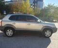 Хендай Туксон 2008 у Тернополі на Automoto.ua Сірий Хендай Туксон, об'ємом двигуна 2 л та пробігом 186 тис. км за 6600 $, фото 5 на Automoto.ua