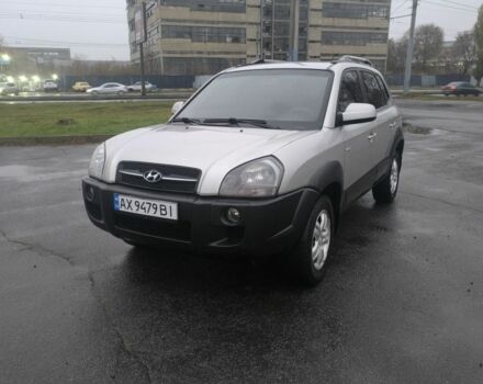 Сірий Хендай Туксон, об'ємом двигуна 2 л та пробігом 215 тис. км за 7750 $, фото 4 на Automoto.ua