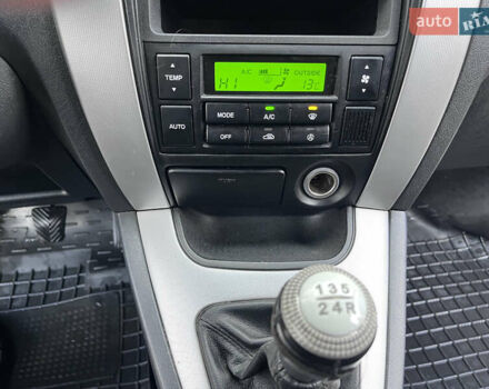 Серый Хендай Туксон, объемом двигателя 2 л и пробегом 198 тыс. км за 8900 $, фото 6 на Automoto.ua