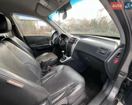 Серый Хендай Туксон, объемом двигателя 2 л и пробегом 210 тыс. км за 7700 $, фото 17 на Automoto.ua