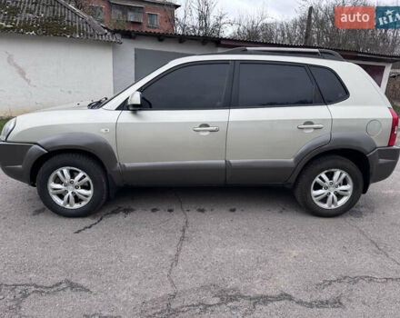 Серый Хендай Туксон, объемом двигателя 2 л и пробегом 228 тыс. км за 6700 $, фото 1 на Automoto.ua