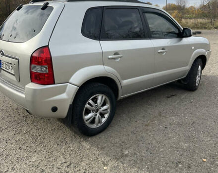Сірий Хендай Туксон, об'ємом двигуна 1.98 л та пробігом 210 тис. км за 4999 $, фото 5 на Automoto.ua
