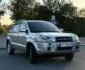 Серый Хендай Туксон, объемом двигателя 1.98 л и пробегом 198 тыс. км за 13000 $, фото 2 на Automoto.ua