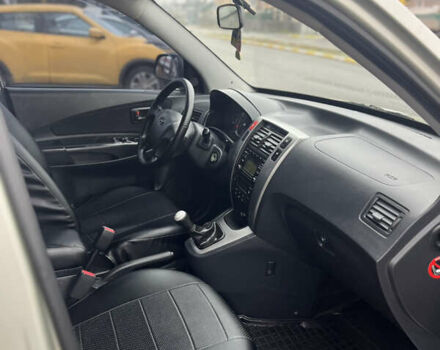 Серый Хендай Туксон, объемом двигателя 1.98 л и пробегом 151 тыс. км за 8100 $, фото 6 на Automoto.ua