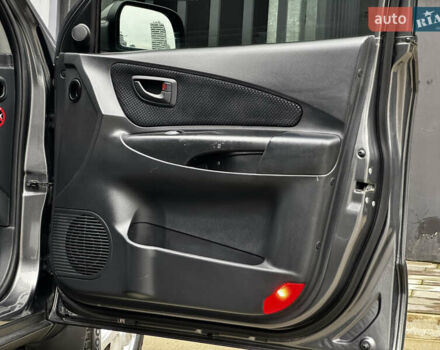 Сірий Хендай Туксон, об'ємом двигуна 2 л та пробігом 213 тис. км за 8500 $, фото 30 на Automoto.ua