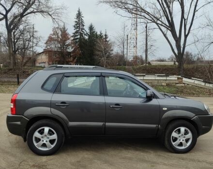 Сірий Хендай Туксон, об'ємом двигуна 2 л та пробігом 95 тис. км за 8800 $, фото 2 на Automoto.ua