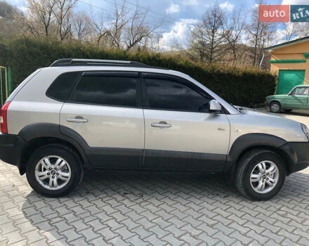 Хендай Туксон 2008 в Турке на Automoto.ua Серый Хендай Туксон, объемом двигателя 2 л и пробегом 274 тыс. км за 7200 $, фото 12 на Automoto.ua