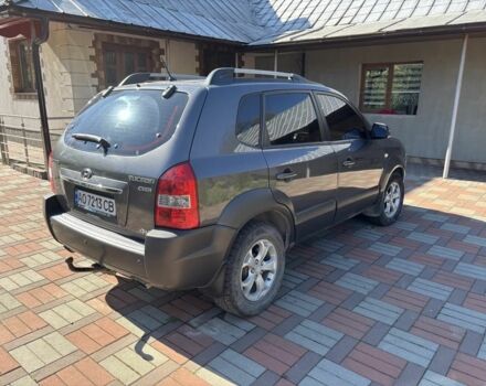 Сірий Хендай Туксон, об'ємом двигуна 2 л та пробігом 180 тис. км за 8500 $, фото 3 на Automoto.ua