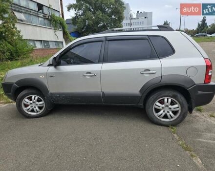 Сірий Хендай Туксон, об'ємом двигуна 1.98 л та пробігом 252 тис. км за 8000 $, фото 11 на Automoto.ua