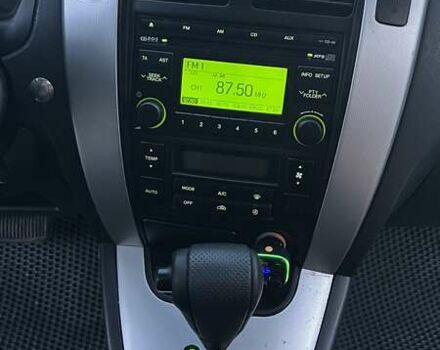 Хендай Туксон 2008 в Шаргороде на Automoto.ua Серый Хендай Туксон, объемом двигателя 1.98 л и пробегом 143 тыс. км за 10300 $, фото 8 на Automoto.ua