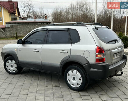 Серый Хендай Туксон, объемом двигателя 2 л и пробегом 176 тыс. км за 8300 $, фото 10 на Automoto.ua