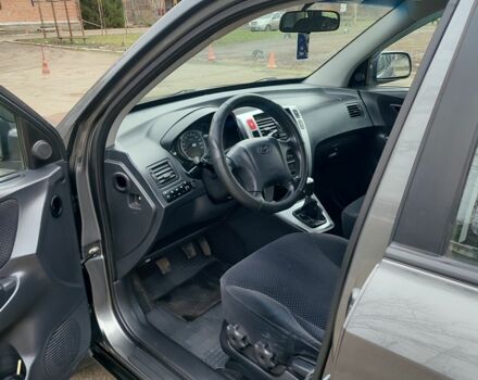 Сірий Хендай Туксон, об'ємом двигуна 2 л та пробігом 95 тис. км за 8800 $, фото 9 на Automoto.ua