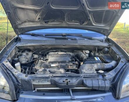 Серый Хендай Туксон, объемом двигателя 1.98 л и пробегом 220 тыс. км за 8500 $, фото 13 на Automoto.ua