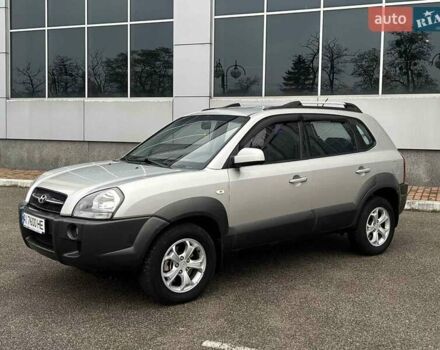 Серый Хендай Туксон, объемом двигателя 2 л и пробегом 263 тыс. км за 7300 $, фото 12 на Automoto.ua