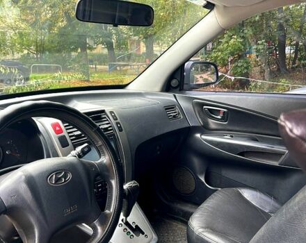 Серый Хендай Туксон, объемом двигателя 2 л и пробегом 221 тыс. км за 8500 $, фото 6 на Automoto.ua