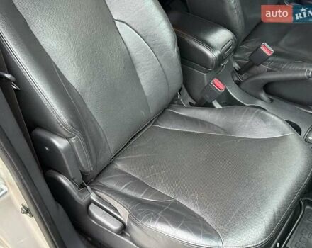 Серый Хендай Туксон, объемом двигателя 2.7 л и пробегом 210 тыс. км за 9290 $, фото 21 на Automoto.ua