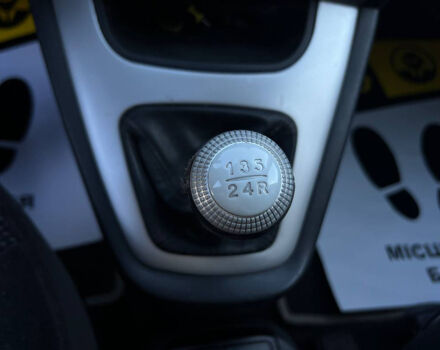 Сірий Хендай Туксон, об'ємом двигуна 2 л та пробігом 195 тис. км за 8300 $, фото 11 на Automoto.ua