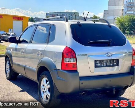 Сірий Хендай Туксон, об'ємом двигуна 2 л та пробігом 225 тис. км за 7800 $, фото 2 на Automoto.ua