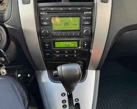 Серый Хендай Туксон, объемом двигателя 2 л и пробегом 48 тыс. км за 11800 $, фото 13 на Automoto.ua