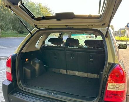 Серый Хендай Туксон, объемом двигателя 2 л и пробегом 164 тыс. км за 9300 $, фото 33 на Automoto.ua